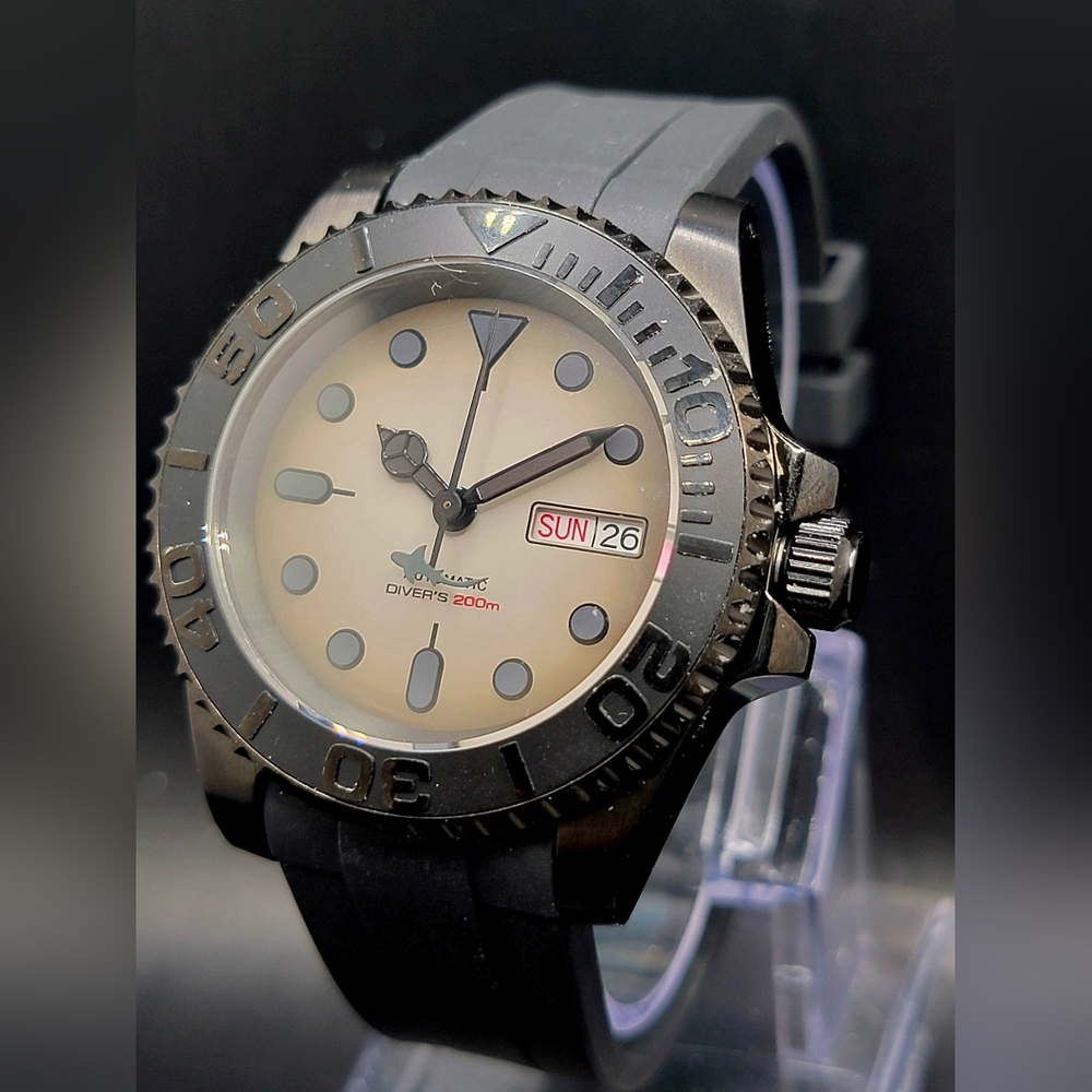 CUSTOM SEIKO MOD Black and Silver Diver's Watch